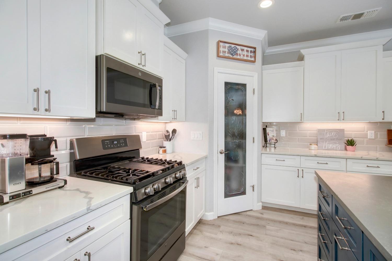 Detail Gallery Image 14 of 76 For 6402 Fernwood Ct, Foresthill,  CA 95631 - 3 Beds | 2 Baths