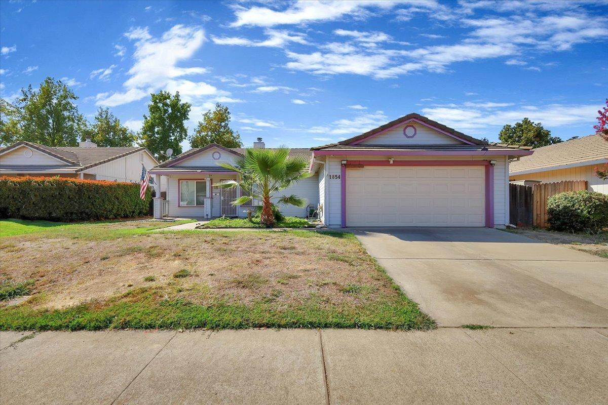 Detail Gallery Image 1 of 28 For 1854 Big Oaks Dr, Yuba City,  CA 95991 - 4 Beds | 2 Baths