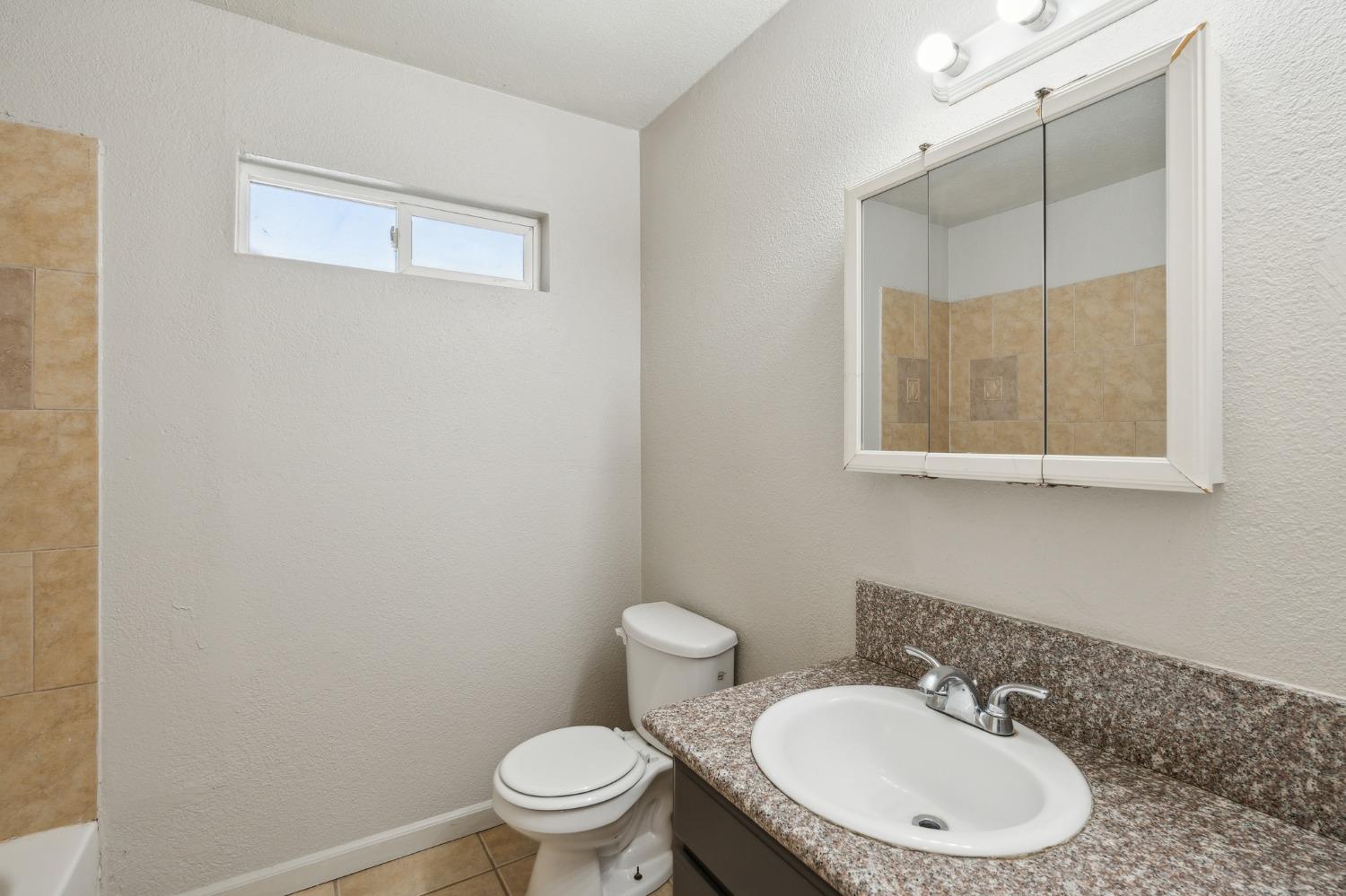 Detail Gallery Image 5 of 44 For 3217 32nd St, Sacramento,  CA 95817 - 4 Beds | 2/1 Baths