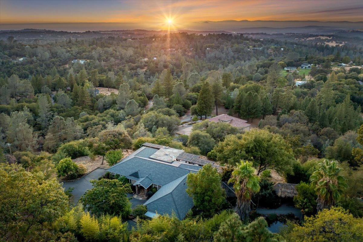 Detail Gallery Image 3 of 81 For 10135 Vista Point Loop, Penn Valley,  CA 95946 - 3 Beds | 3 Baths