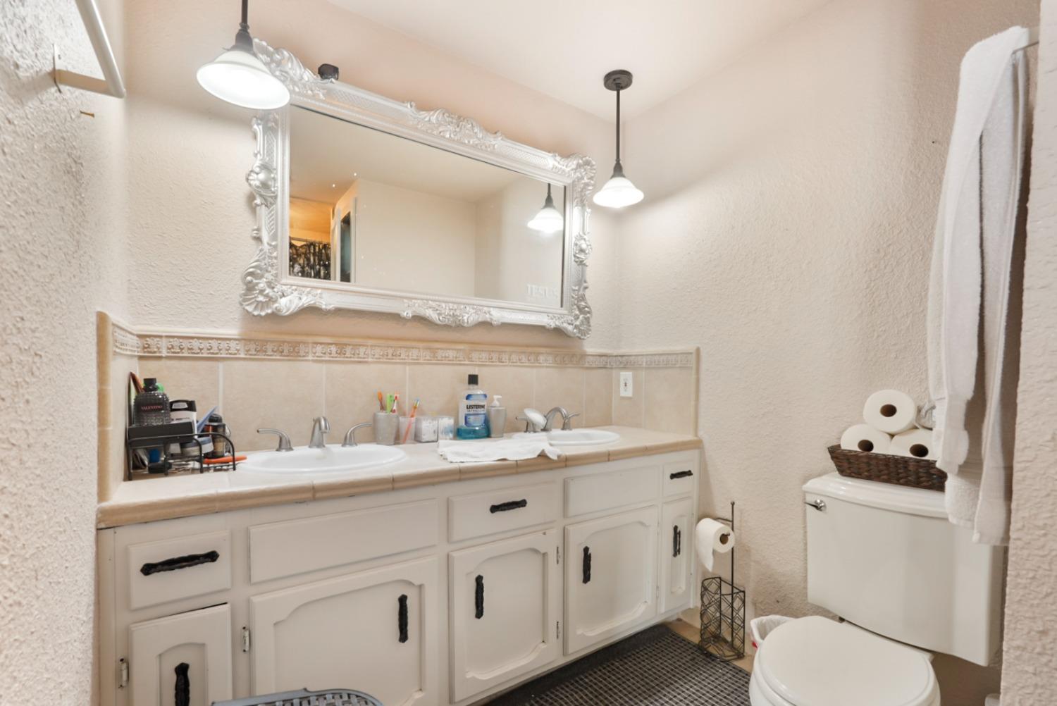 Detail Gallery Image 8 of 16 For 1801 Leilani Way, Ceres,  CA 95307 - 3 Beds | 2 Baths