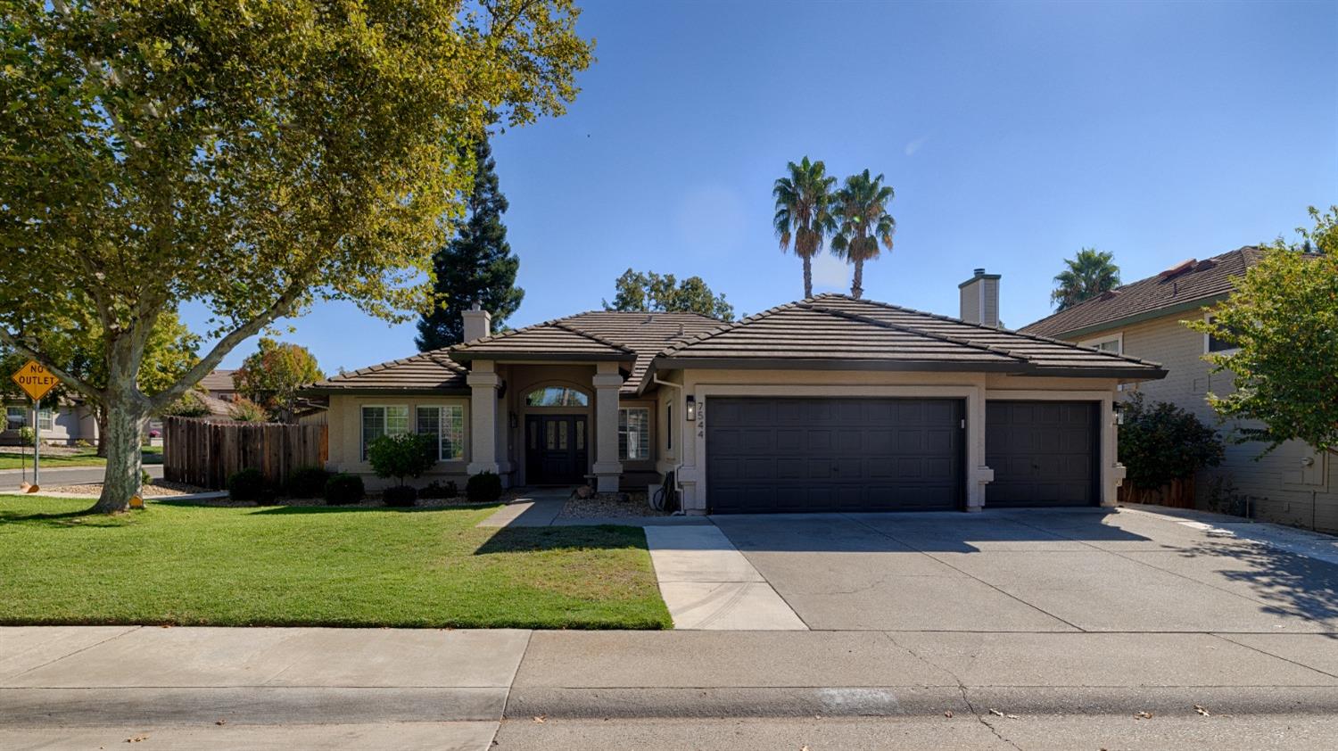 Detail Gallery Image 1 of 36 For 7544 Buckhaven Way, Citrus Heights,  CA 95610 - 4 Beds | 2/1 Baths