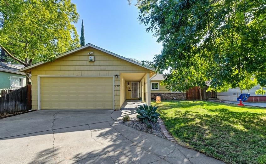 Detail Gallery Image 1 of 35 For 2188 Forrest St, Sacramento,  CA 95815 - 2 Beds | 1/1 Baths