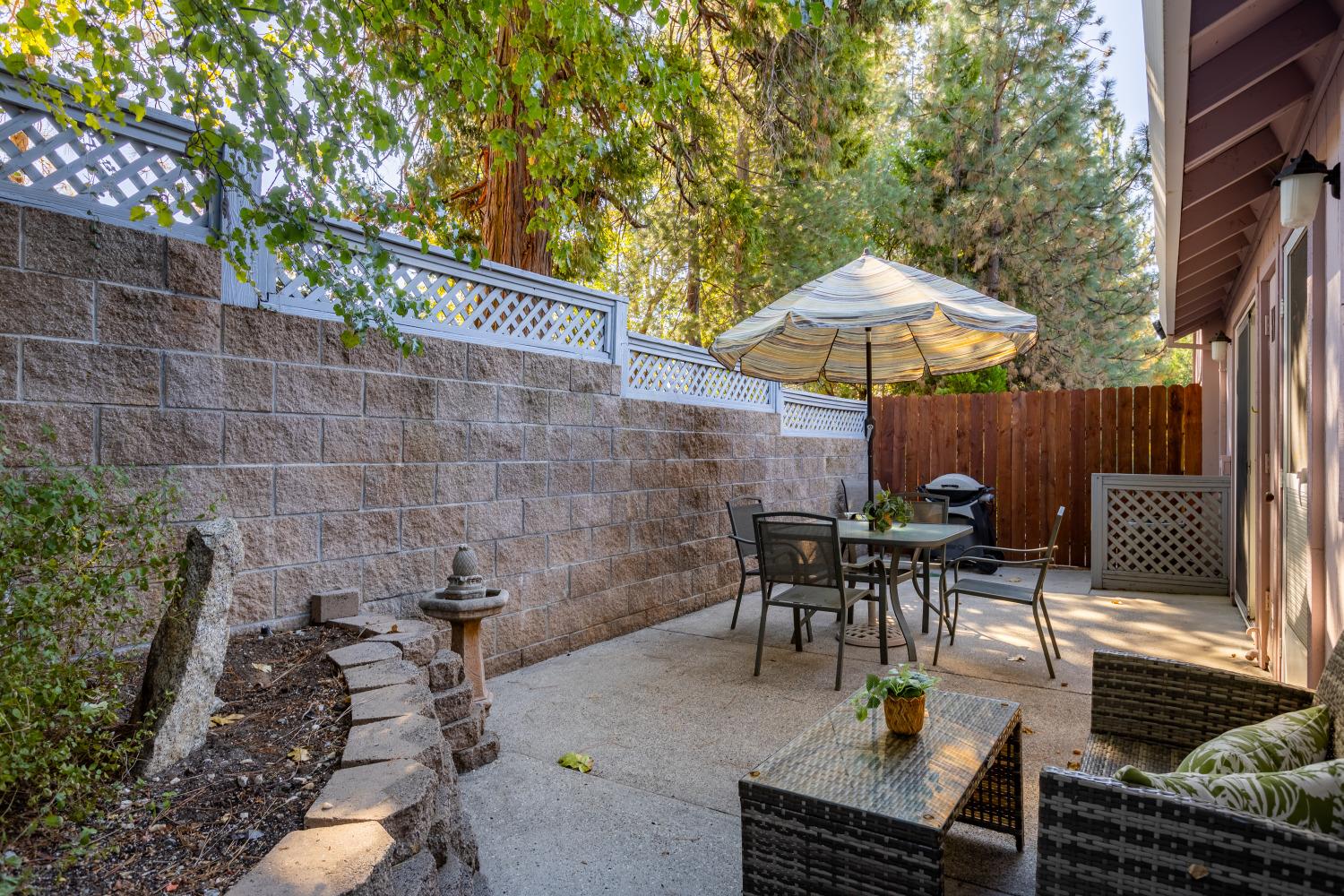 Detail Gallery Image 20 of 24 For 118 Carriage Ln, Grass Valley,  CA 95949 - 2 Beds | 2 Baths