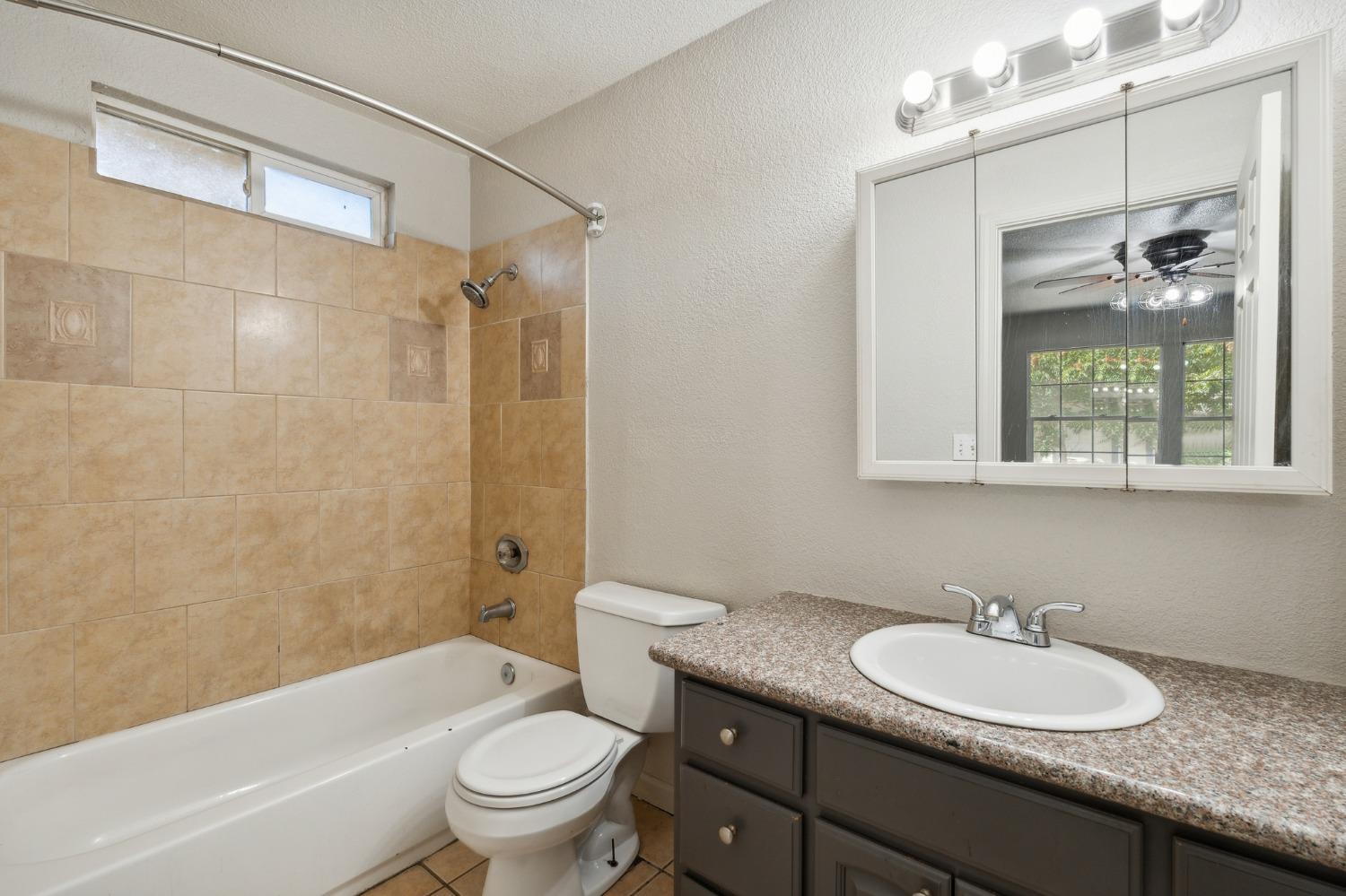 Detail Gallery Image 6 of 44 For 3217 32nd St, Sacramento,  CA 95817 - 4 Beds | 2/1 Baths