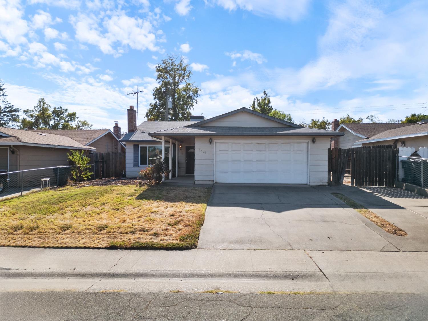 Detail Gallery Image 2 of 26 For 6001 Green Glen Way, Sacramento,  CA 95842 - 3 Beds | 2 Baths