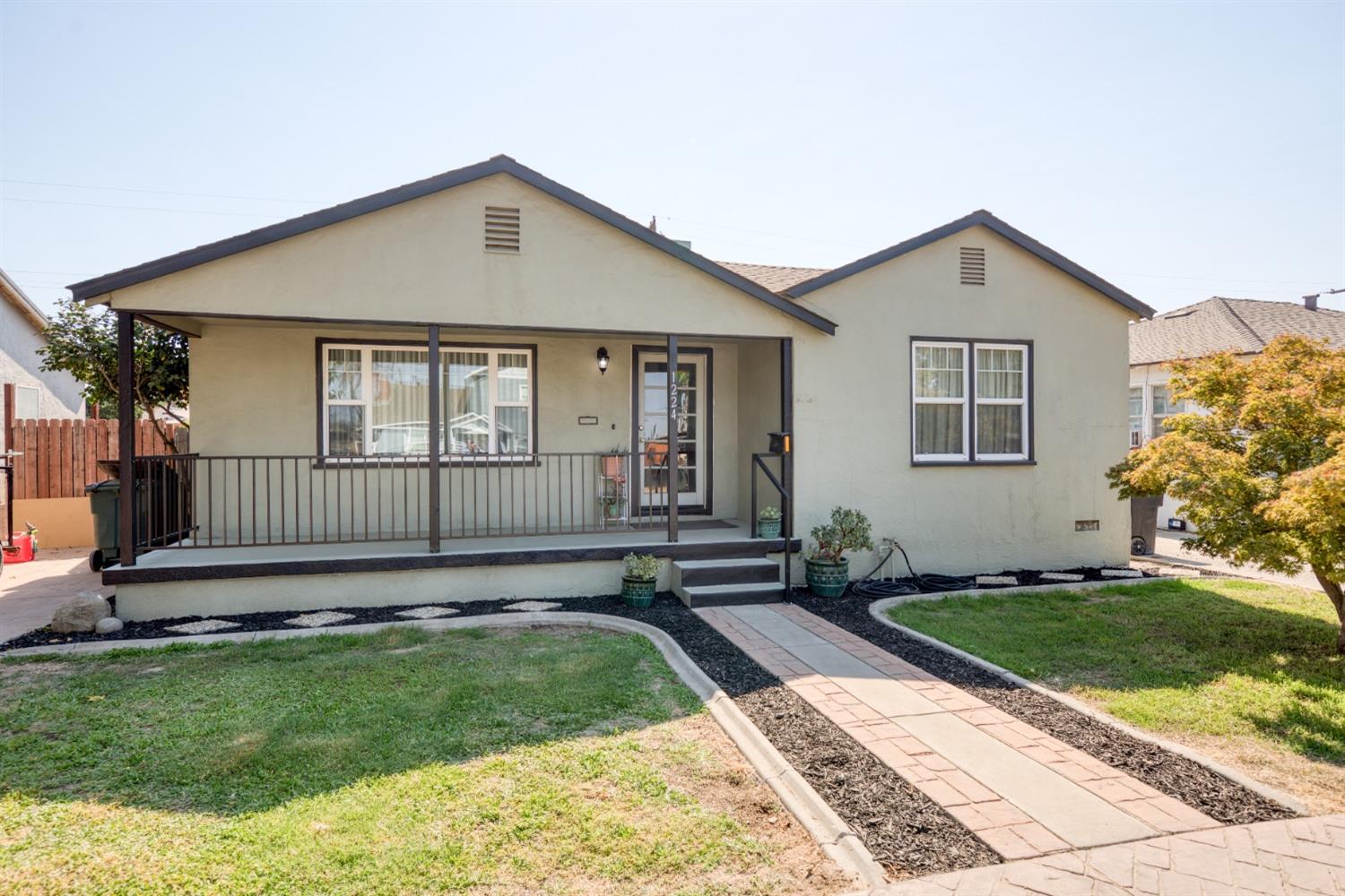 Detail Gallery Image 1 of 30 For 1224 Normandy Dr, Modesto,  CA 95351 - 3 Beds | 1 Baths