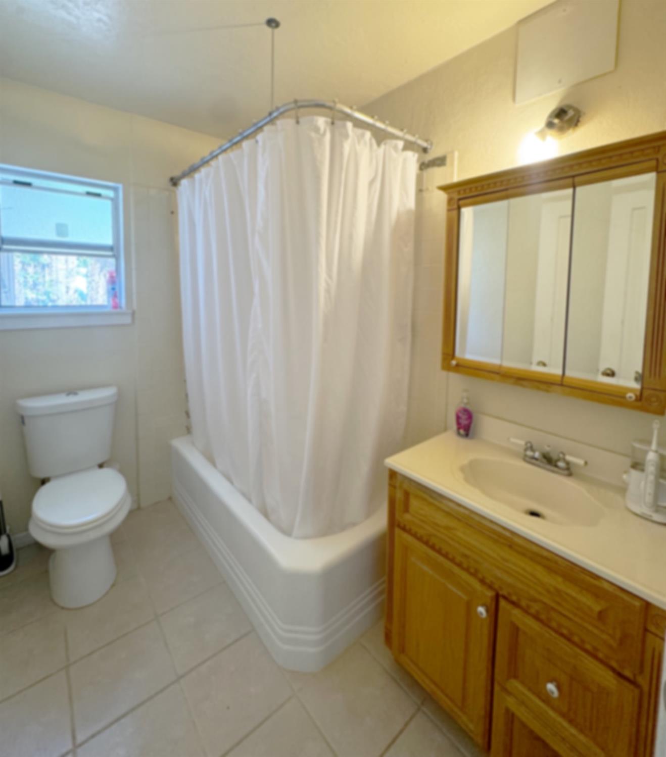 Detail Gallery Image 12 of 19 For 2290 Upland Rd, San Leandro,  CA 94578 - 2 Beds | 1 Baths