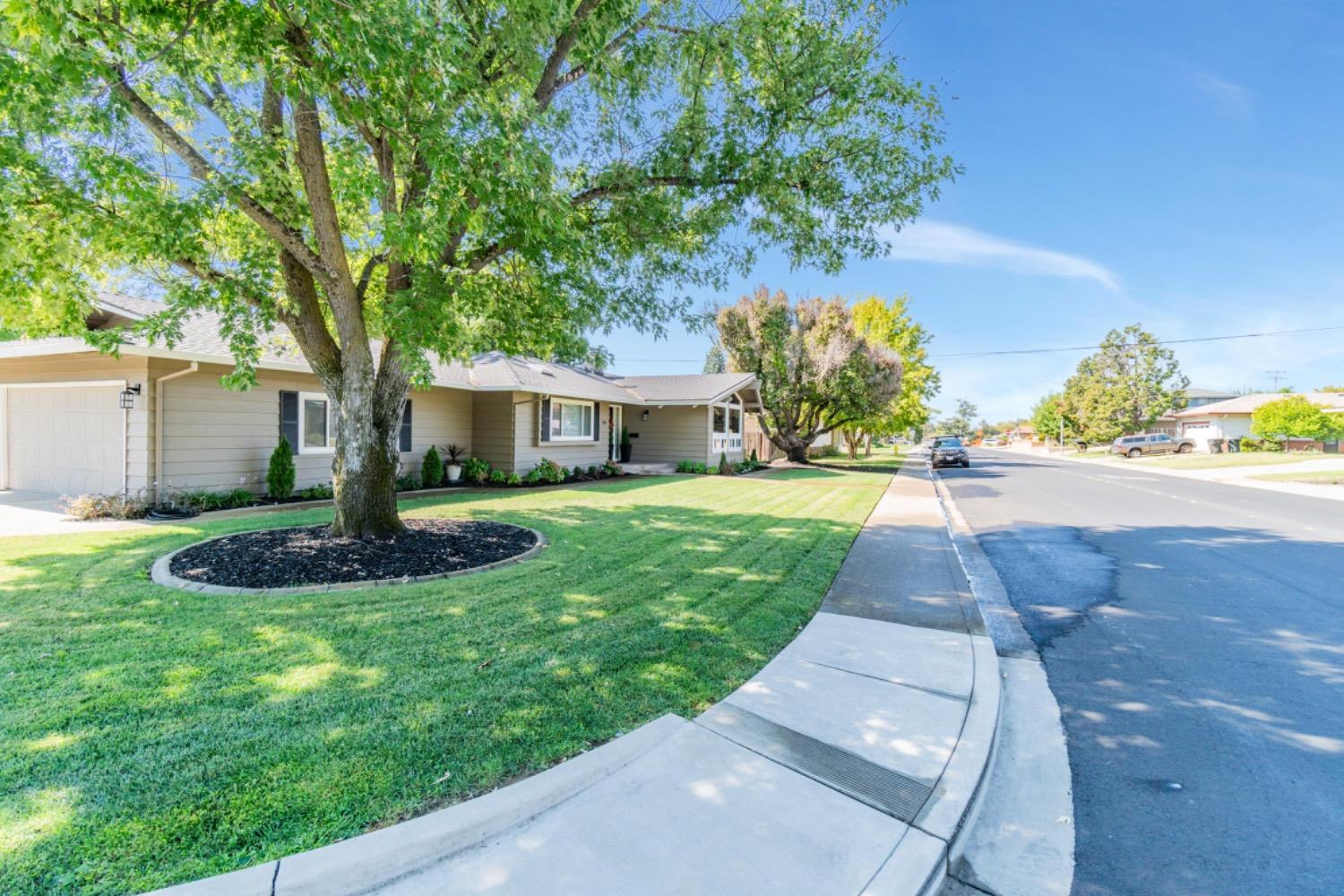 Detail Gallery Image 6 of 32 For 614 Darling Way, Roseville,  CA 95678 - 3 Beds | 2 Baths