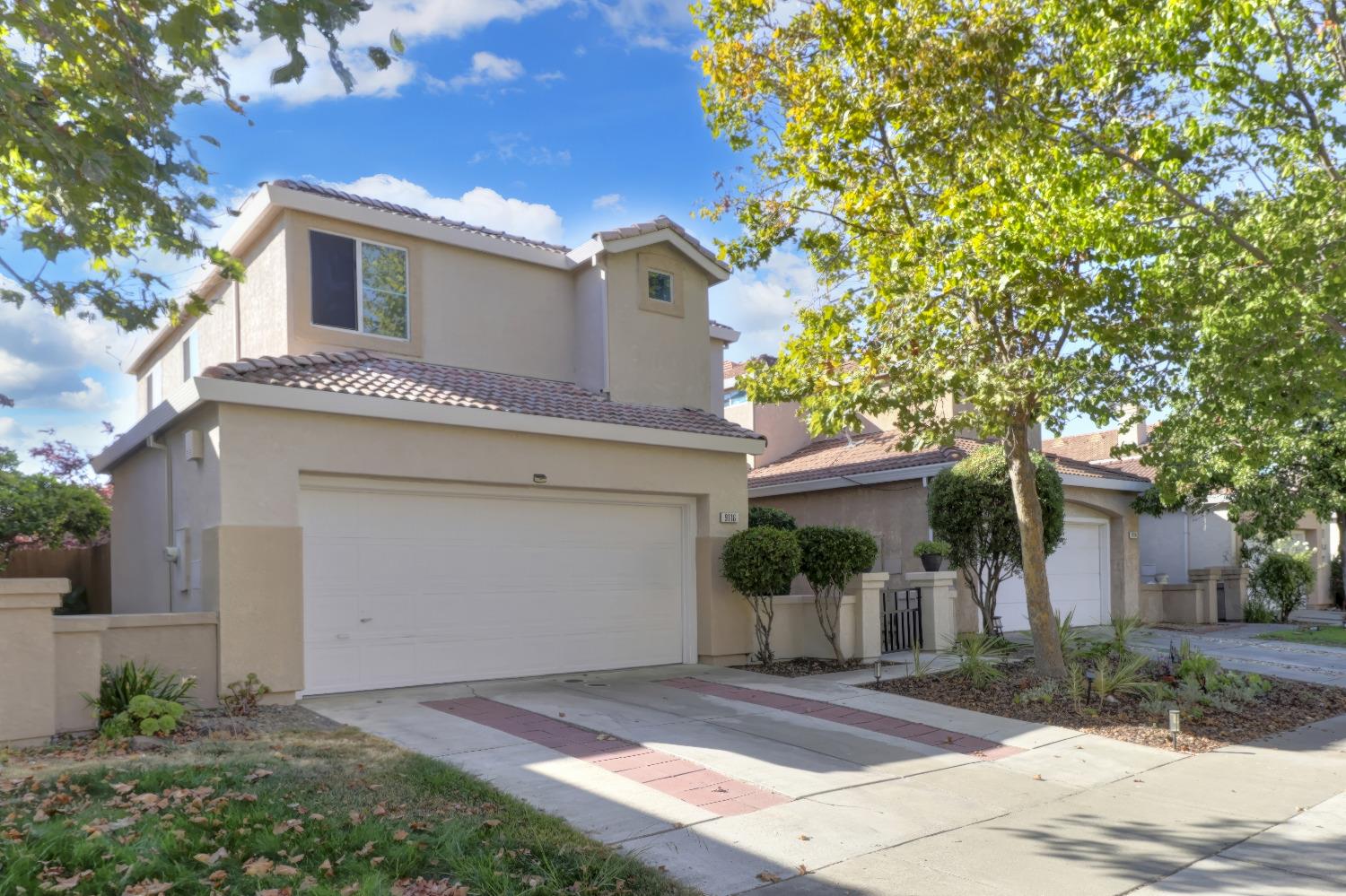 Detail Gallery Image 1 of 51 For 9116 Trumbauer Way, Elk Grove,  CA 95758 - 3 Beds | 2/1 Baths