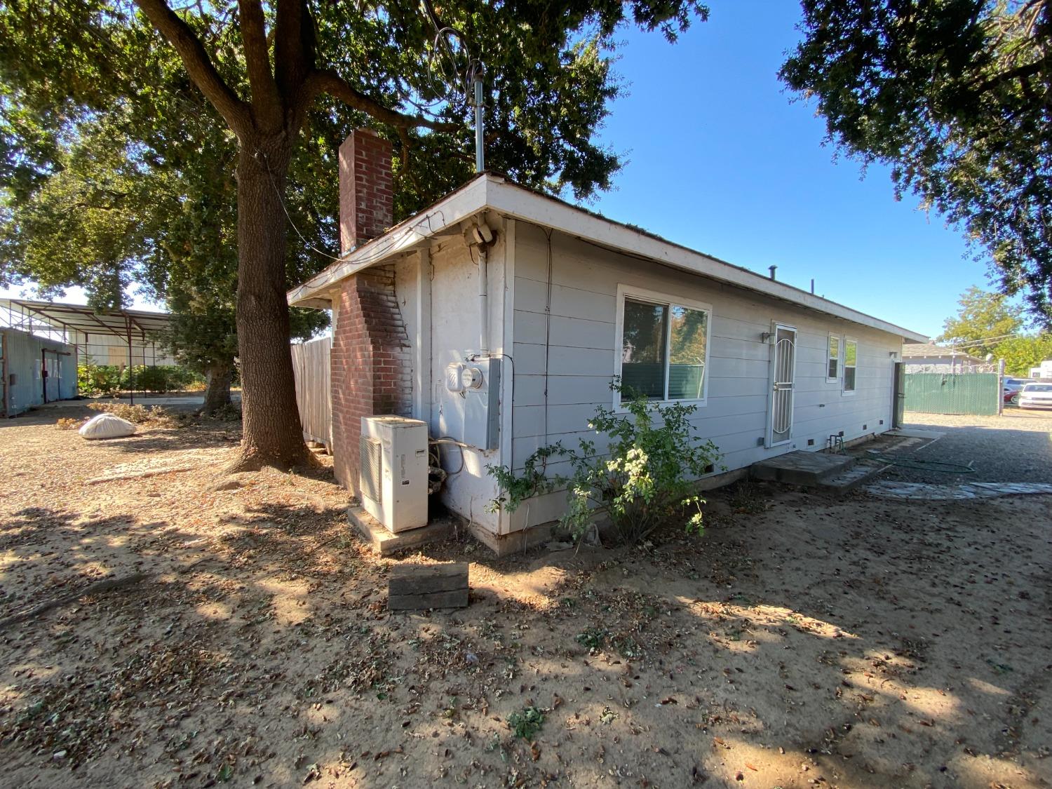 Detail Gallery Image 4 of 38 For 3470 33rd Ave, Sacramento,  CA 95824 - 3 Beds | 2 Baths