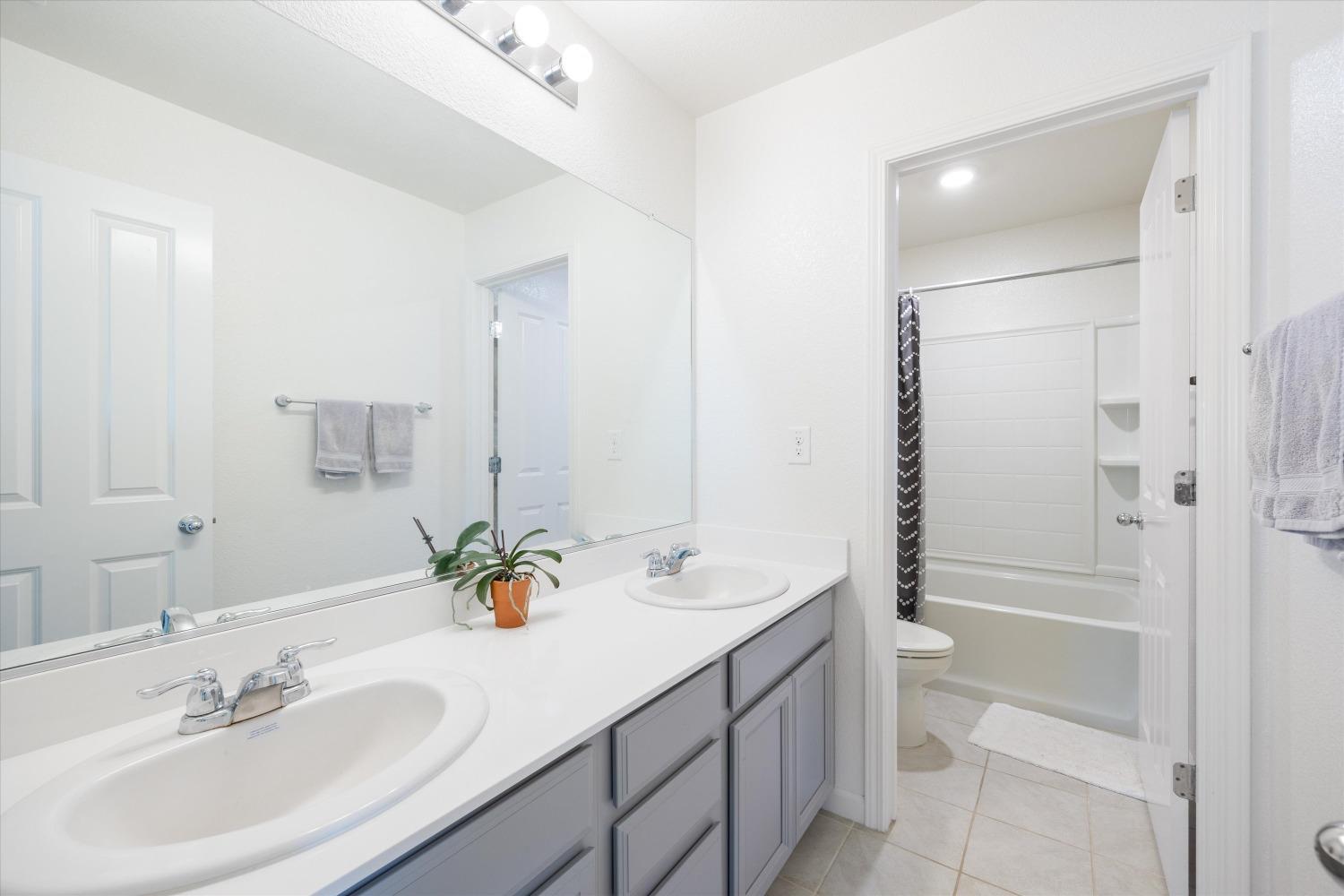 Detail Gallery Image 25 of 33 For 3806 Roseparke Way, Sacramento,  CA 95834 - 4 Beds | 2/1 Baths