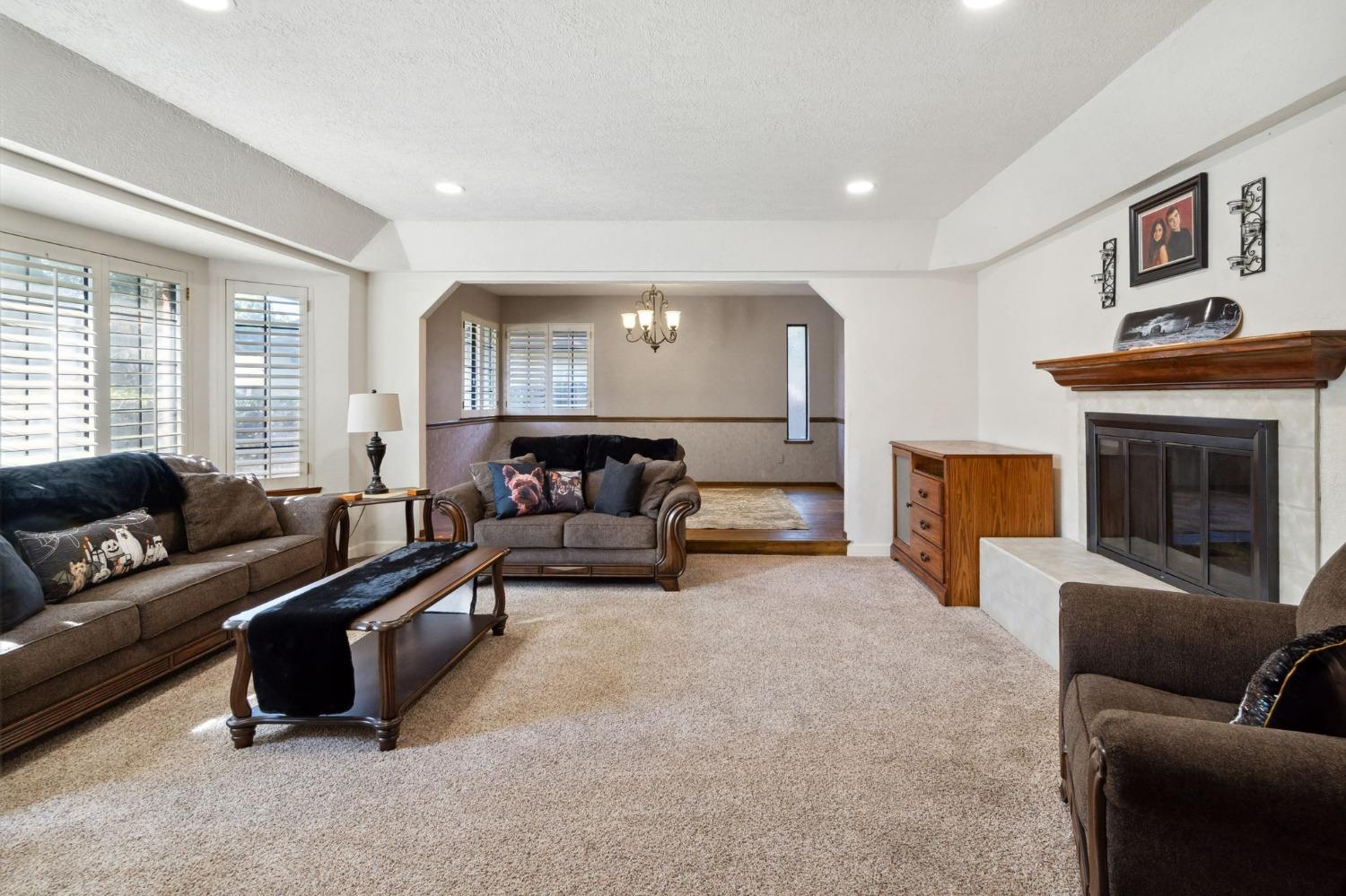 Detail Gallery Image 6 of 27 For 9 Cool River Ct, Sacramento,  CA 95831 - 3 Beds | 2/1 Baths