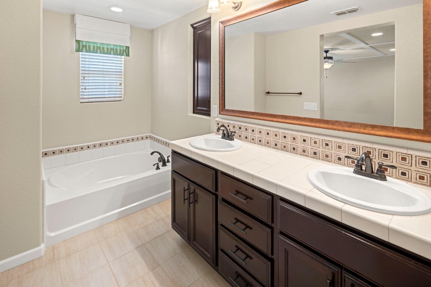 Detail Gallery Image 24 of 42 For 19 E St, Lincoln,  CA 95648 - 3 Beds | 2/1 Baths