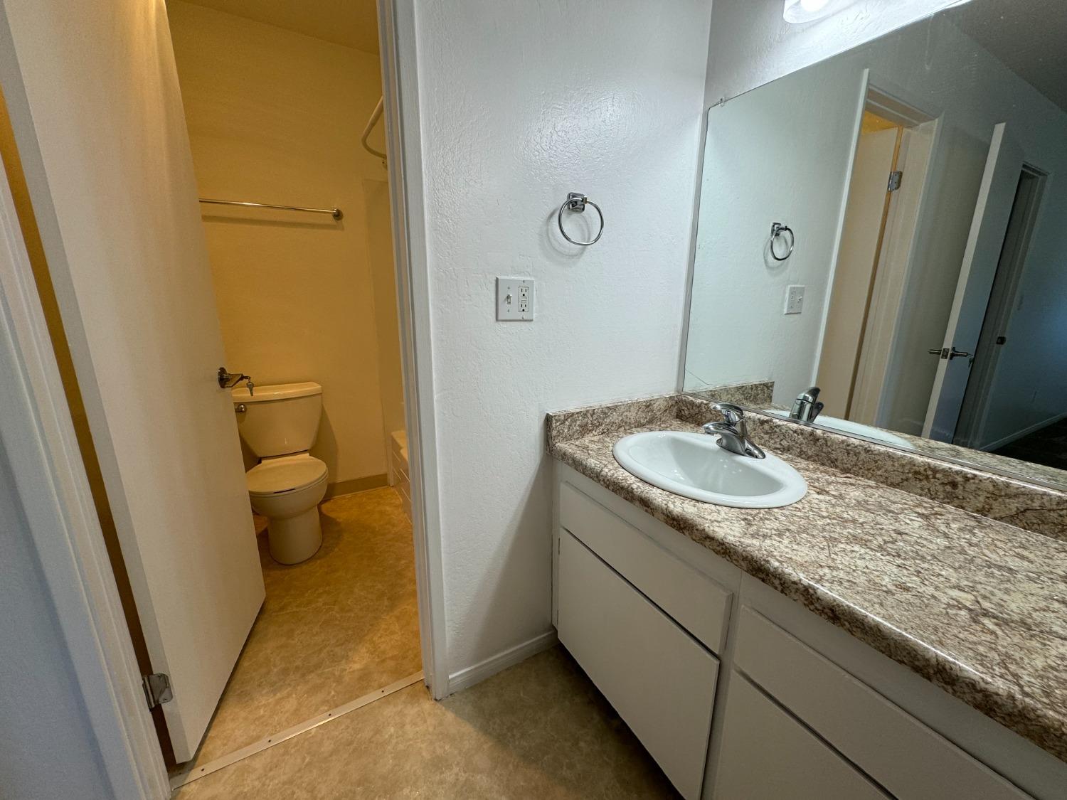 Detail Gallery Image 14 of 23 For 1060 Oak Grove Rd #7,  Concord,  CA 94518 - 1 Beds | 1 Baths