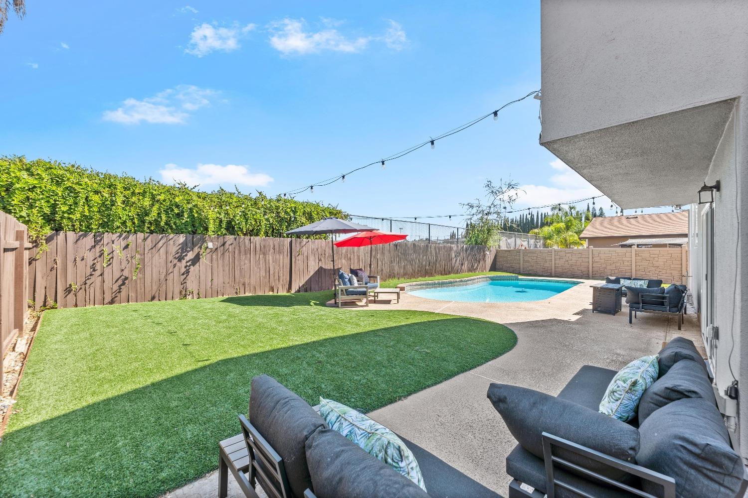 Detail Gallery Image 57 of 73 For 9813 Vista Grande Way, Elk Grove,  CA 95624 - 4 Beds | 2/1 Baths