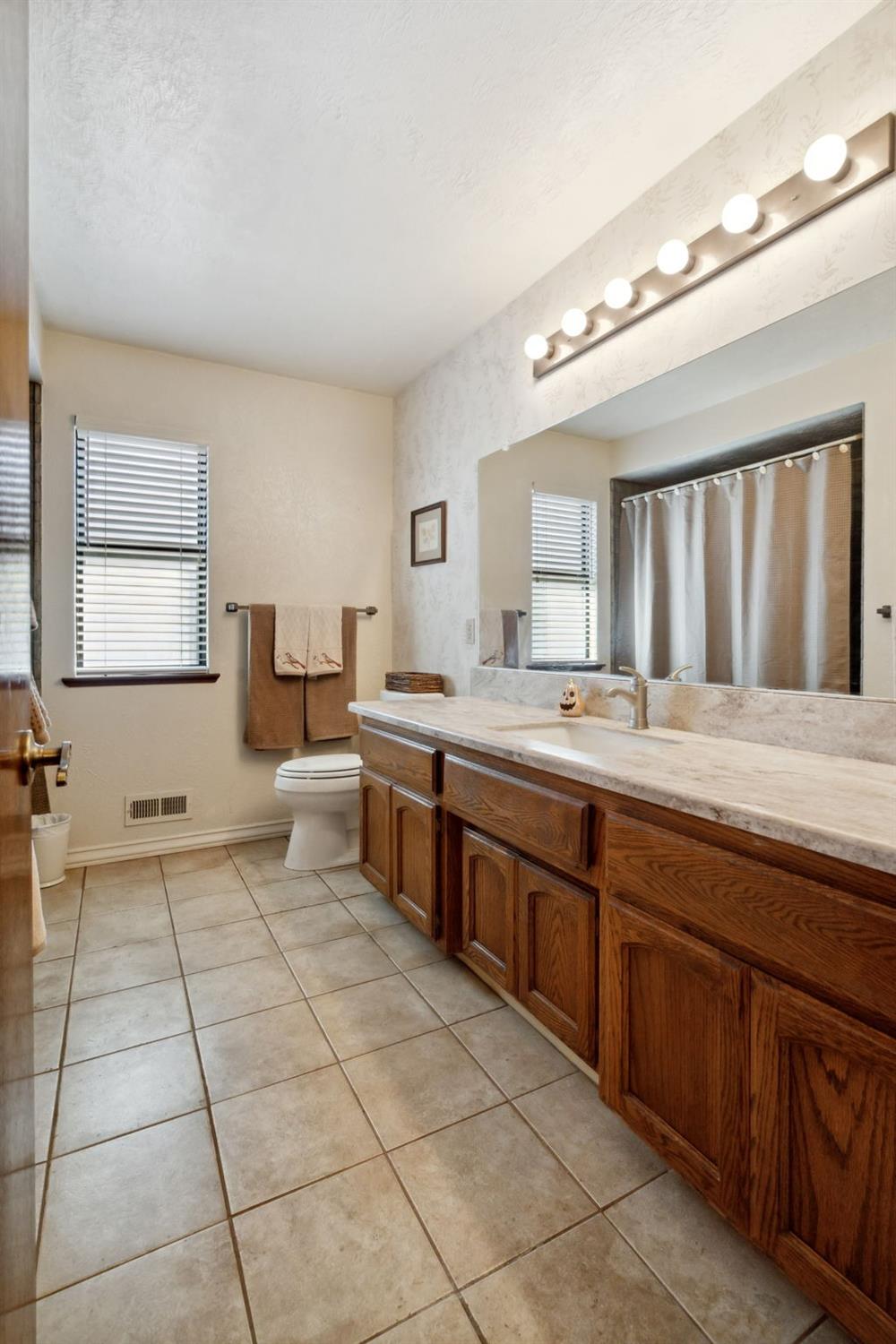 Detail Gallery Image 20 of 27 For 9 Cool River Ct, Sacramento,  CA 95831 - 3 Beds | 2/1 Baths