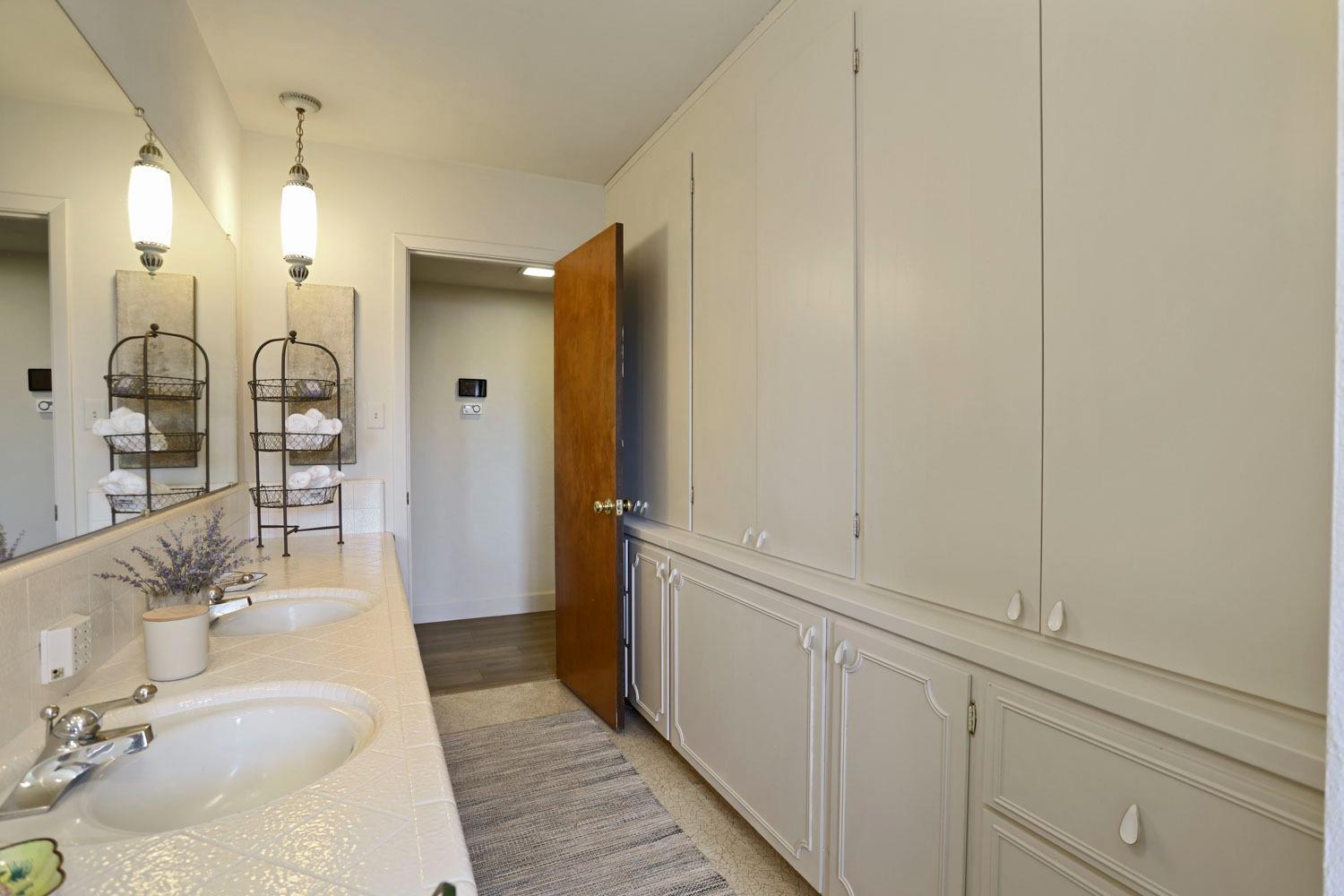 Detail Gallery Image 31 of 49 For 1131 Lakewood Dr, Lodi,  CA 95240 - 3 Beds | 2 Baths