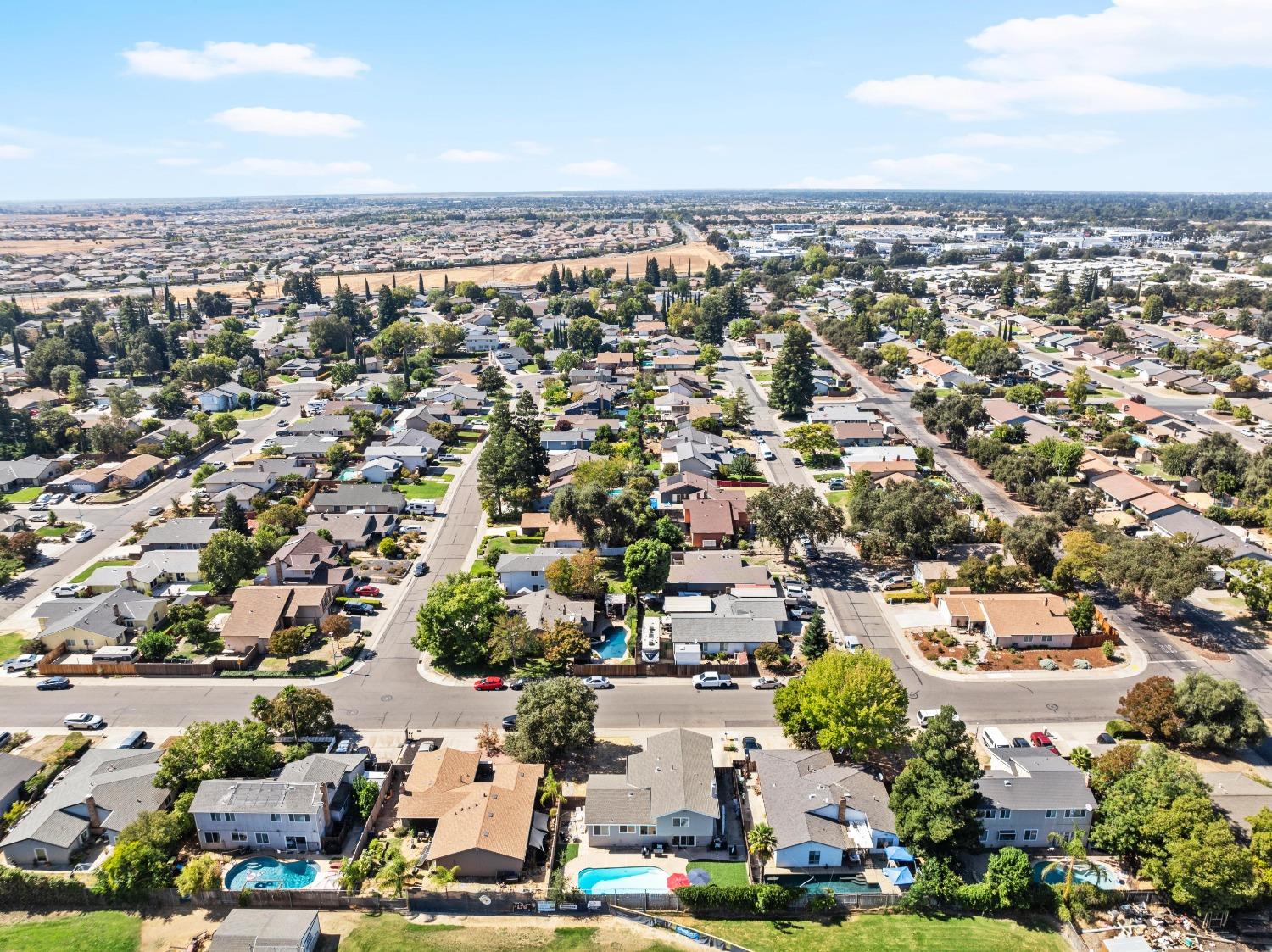 Detail Gallery Image 68 of 73 For 9813 Vista Grande Way, Elk Grove,  CA 95624 - 4 Beds | 2/1 Baths