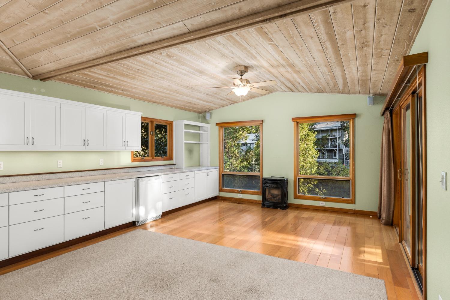 Detail Gallery Image 16 of 44 For 122 Grove St, Nevada City,  CA 95959 - 2 Beds | 2/1 Baths