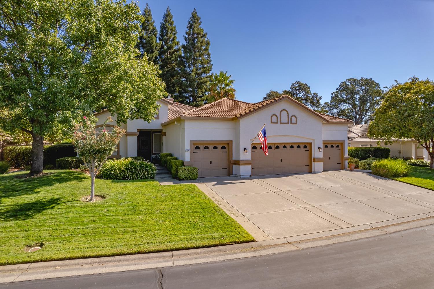 Detail Gallery Image 1 of 1 For 1138 Sinclair Way, Roseville,  CA 95747 - 3 Beds | 2 Baths