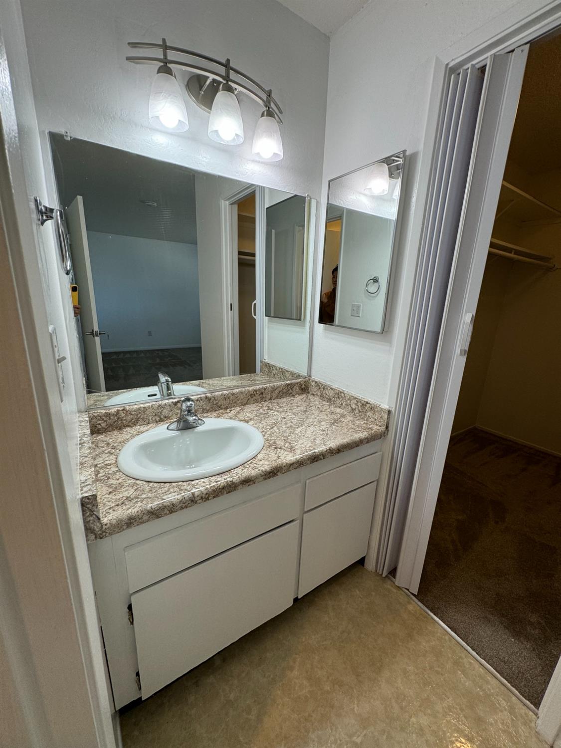 Detail Gallery Image 15 of 23 For 1060 Oak Grove Rd #7,  Concord,  CA 94518 - 1 Beds | 1 Baths