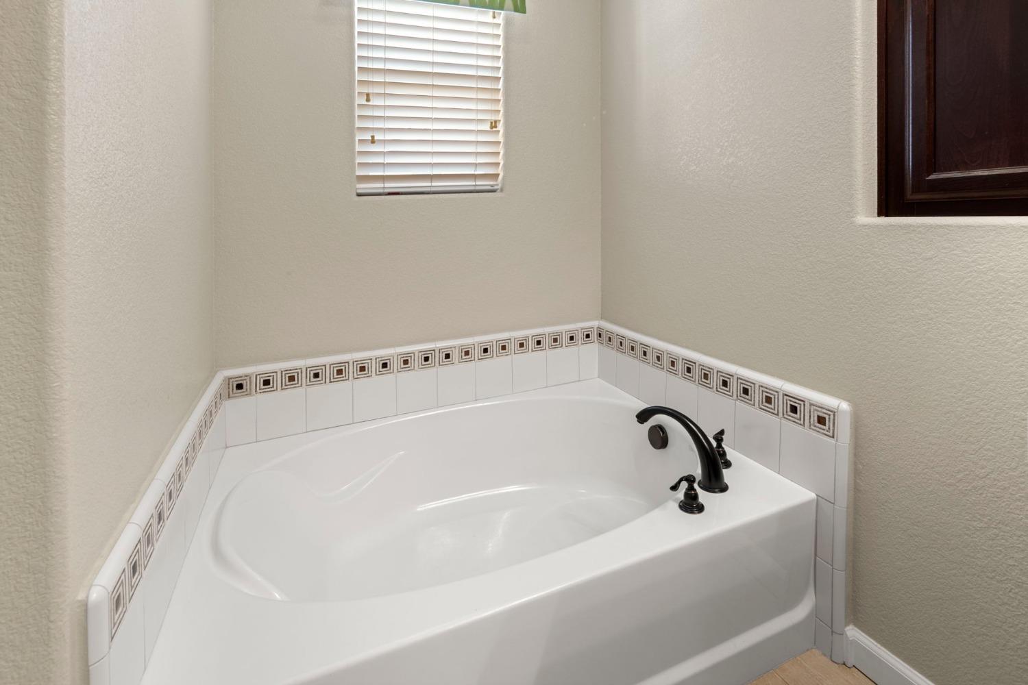 Detail Gallery Image 25 of 42 For 19 E St, Lincoln,  CA 95648 - 3 Beds | 2/1 Baths