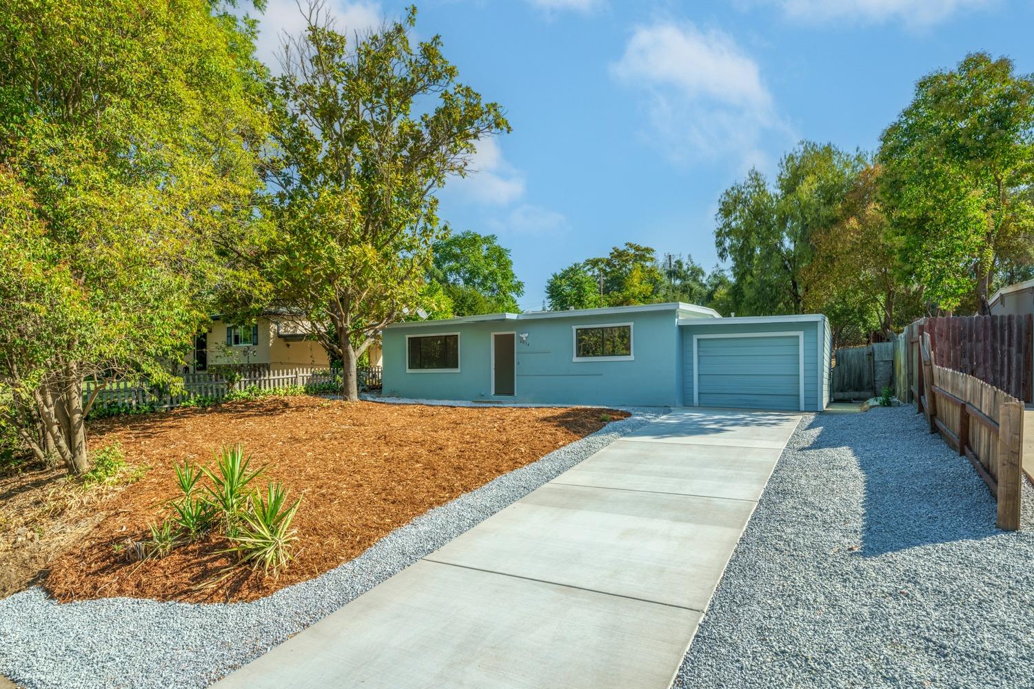 Detail Gallery Image 1 of 1 For 4054 Bob Ln, Fair Oaks,  CA 95628 - 2 Beds | 1 Baths