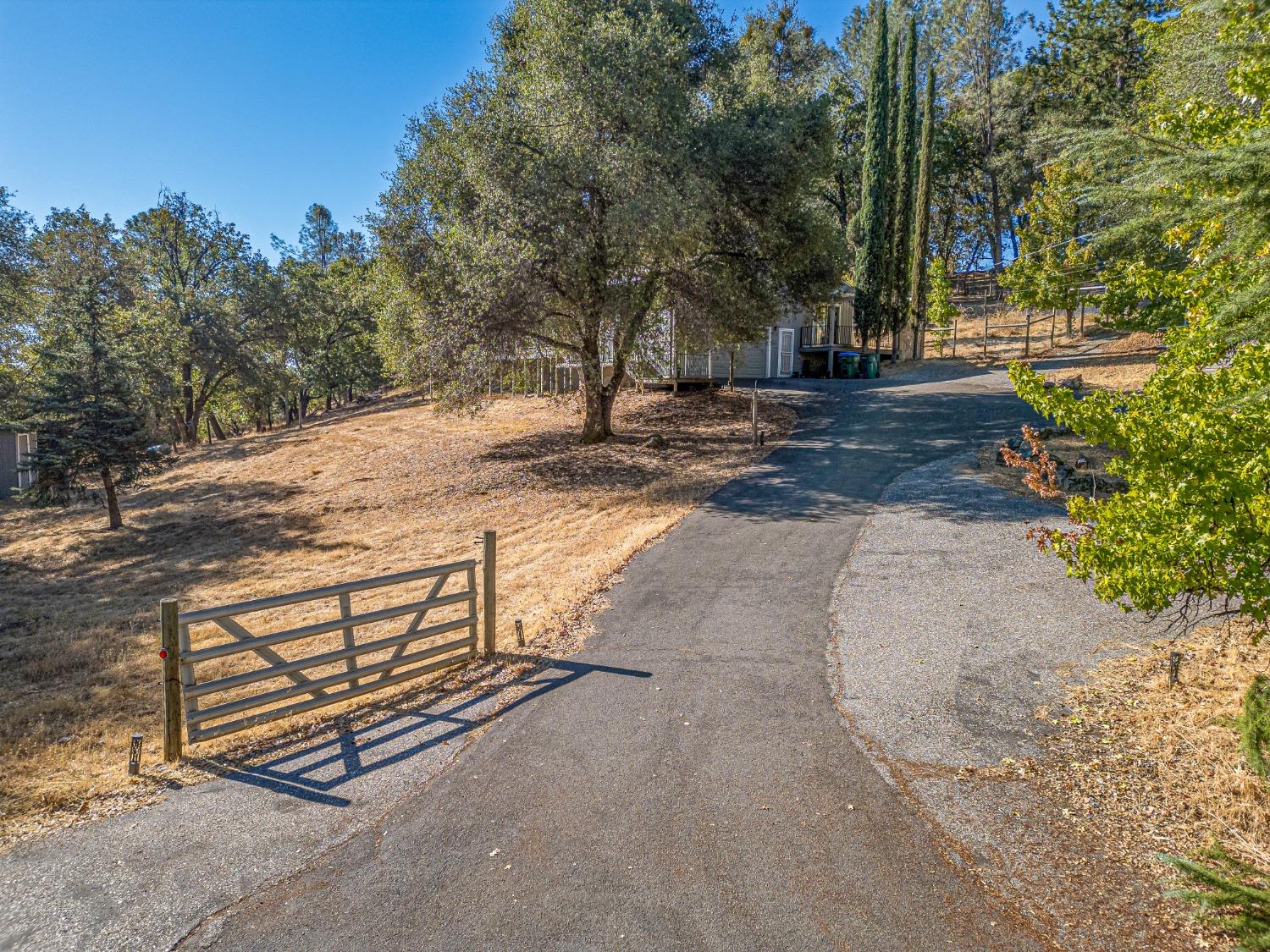 Detail Gallery Image 9 of 57 For 2470 Secret Ravine Trail, Cool,  CA 95614 - 3 Beds | 2 Baths