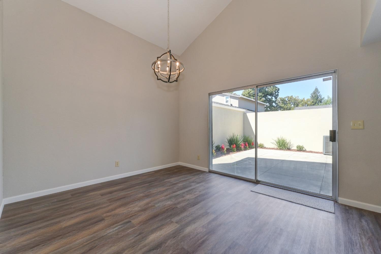 Detail Gallery Image 14 of 39 For 5886 Kahara Ct, Sacramento,  CA 95822 - 3 Beds | 2 Baths