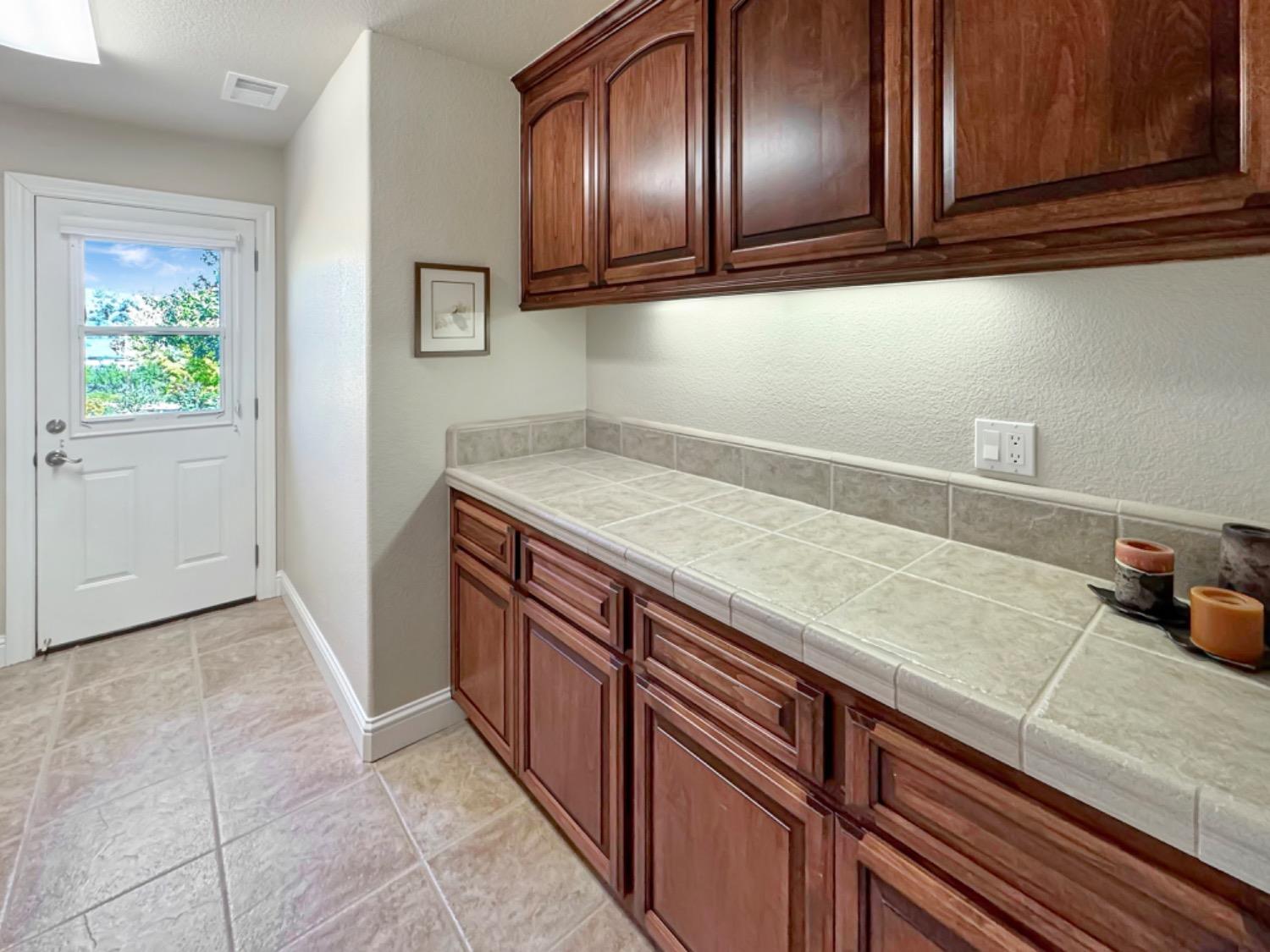 Detail Gallery Image 26 of 38 For 4062 Helen Ln, Auburn,  CA 95602 - 4 Beds | 2 Baths