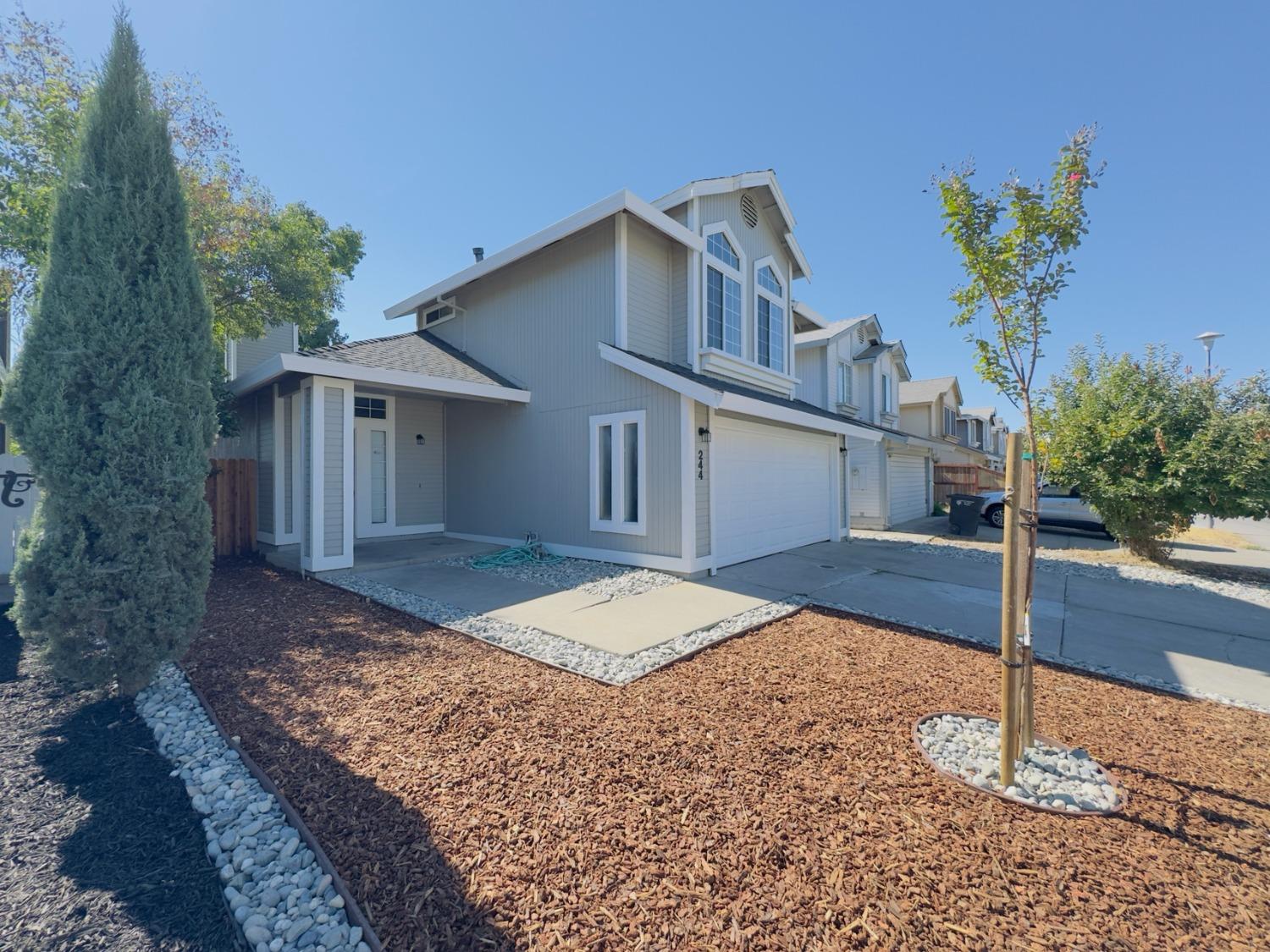 Detail Gallery Image 1 of 39 For 244 Delta Leaf Way, Sacramento,  CA 95838 - 3 Beds | 2/1 Baths