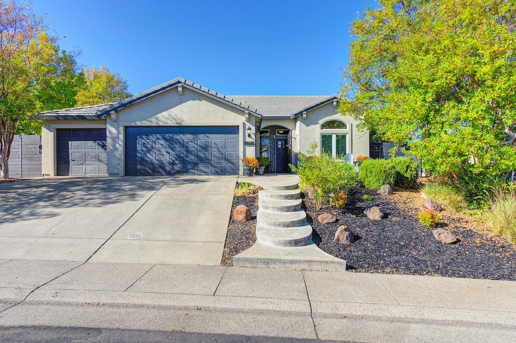 Detail Gallery Image 1 of 1 For 220 Singer Ln, Folsom,  CA 95630 - 4 Beds | 2/1 Baths