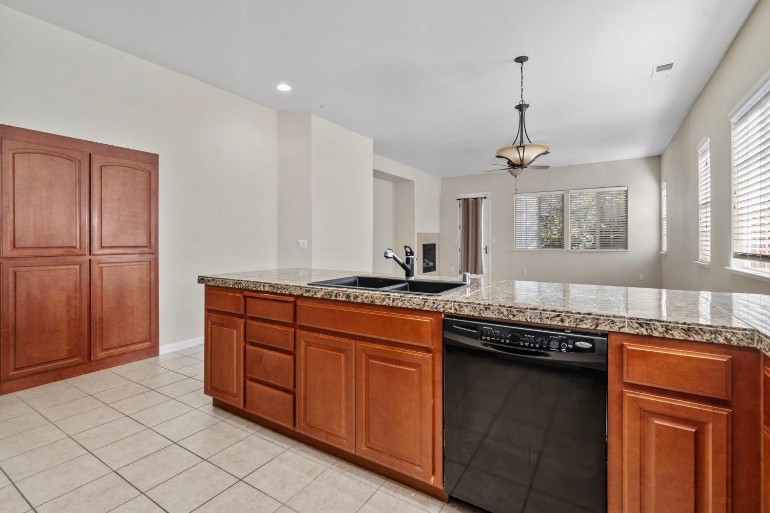 Detail Gallery Image 10 of 34 For 9405 California Oak Cir, Patterson,  CA 95363 - 3 Beds | 2 Baths