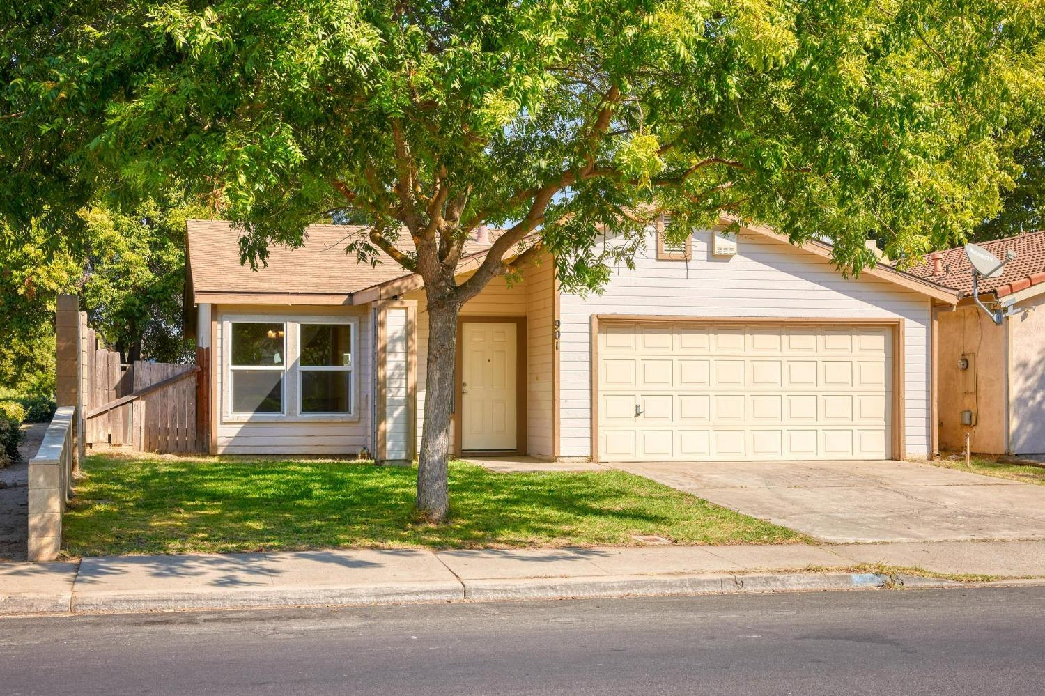 Detail Gallery Image 1 of 1 For 901 W Union Ave, Modesto,  CA 95356 - 3 Beds | 2 Baths