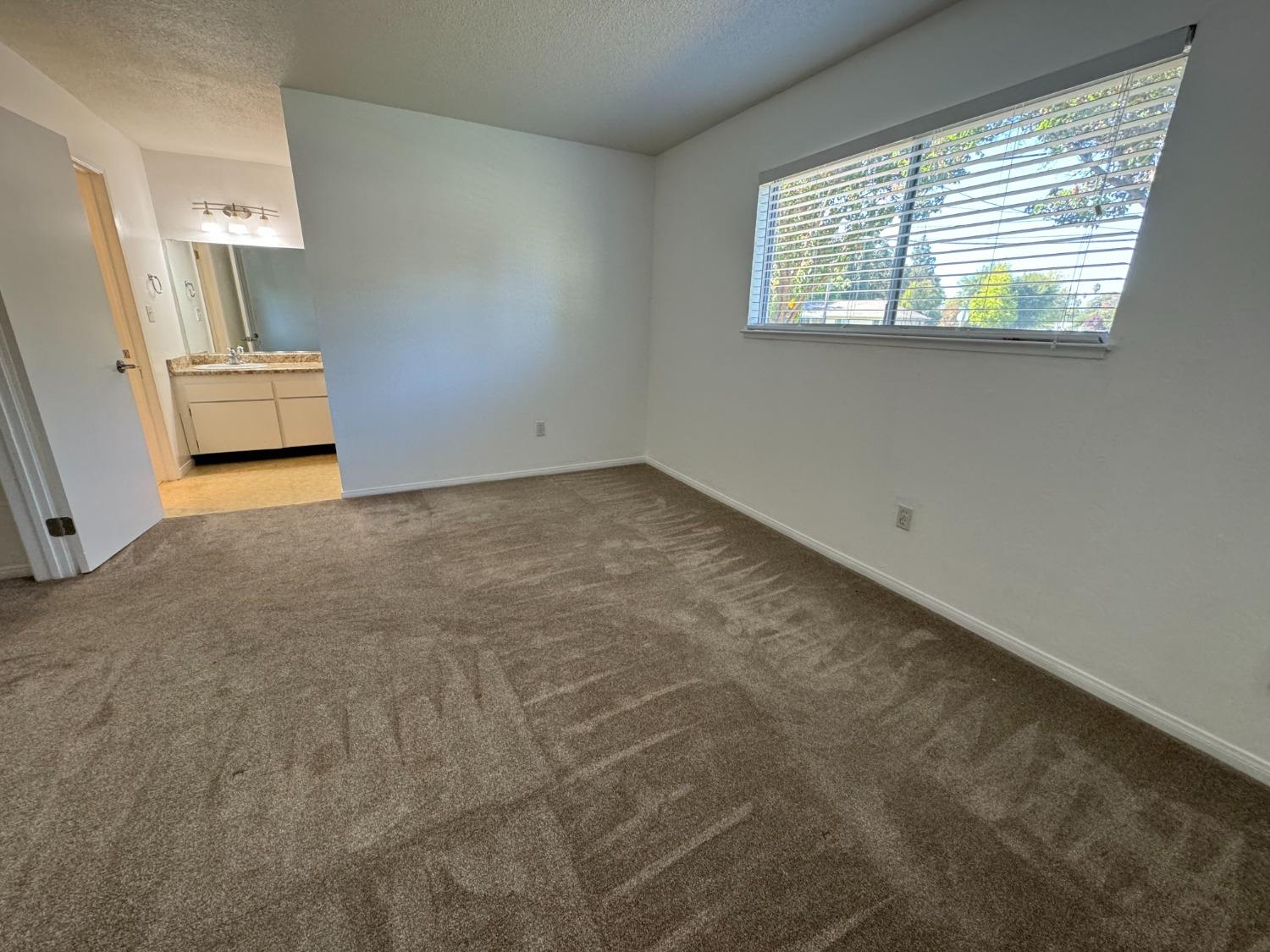 Detail Gallery Image 13 of 23 For 1060 Oak Grove Rd #7,  Concord,  CA 94518 - 1 Beds | 1 Baths