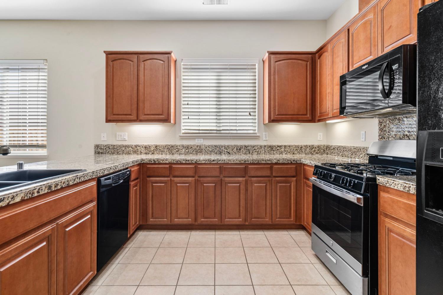 Detail Gallery Image 9 of 34 For 9405 California Oak Cir, Patterson,  CA 95363 - 3 Beds | 2 Baths