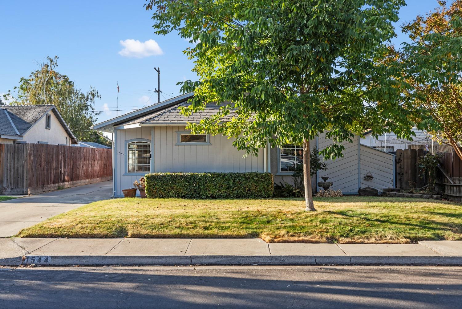 Detail Gallery Image 1 of 31 For 1544 Pearl St, Modesto,  CA 95350 - 3 Beds | 2 Baths