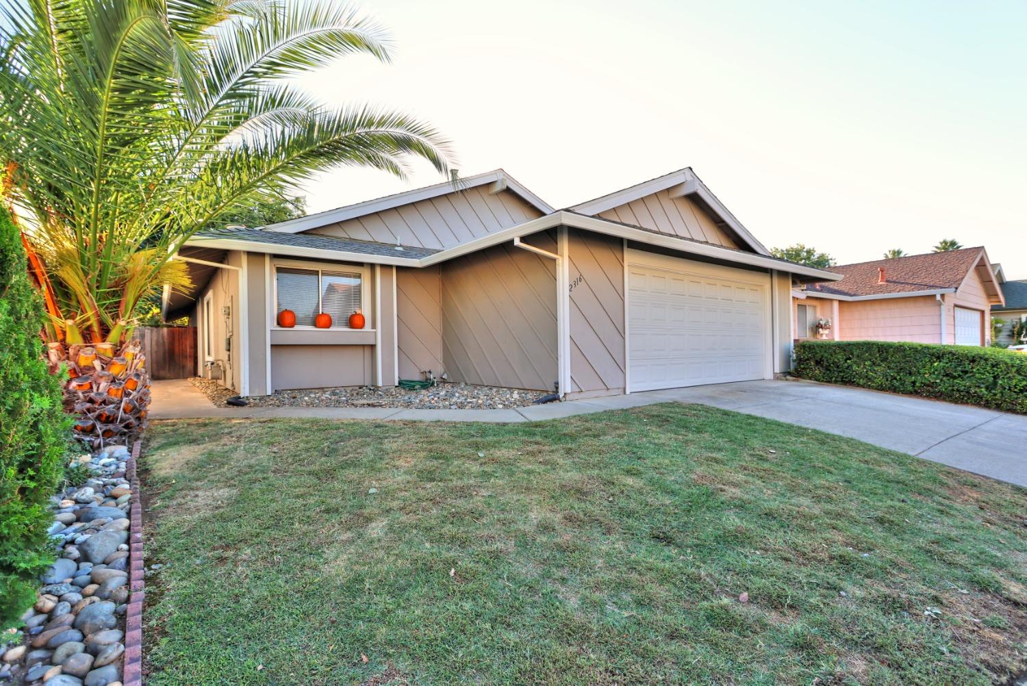 Detail Gallery Image 1 of 1 For 2316 Pecan Grove Way, Rancho Cordova,  CA 95670 - 3 Beds | 2 Baths