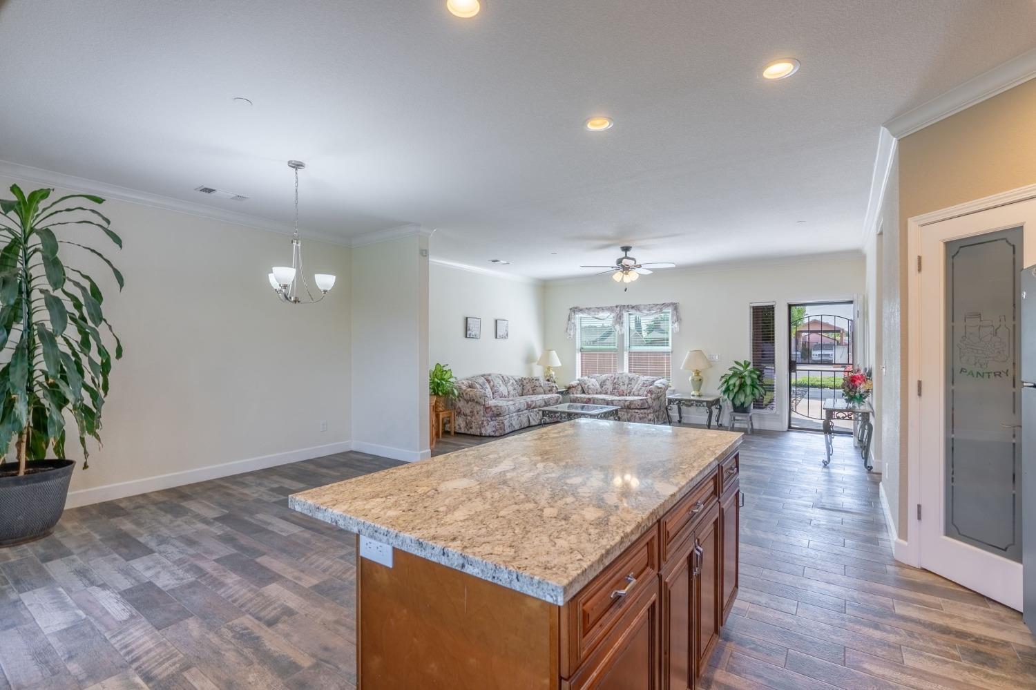 Detail Gallery Image 9 of 27 For 225 E Edison, Manteca,  CA 95336 - 4 Beds | 2 Baths