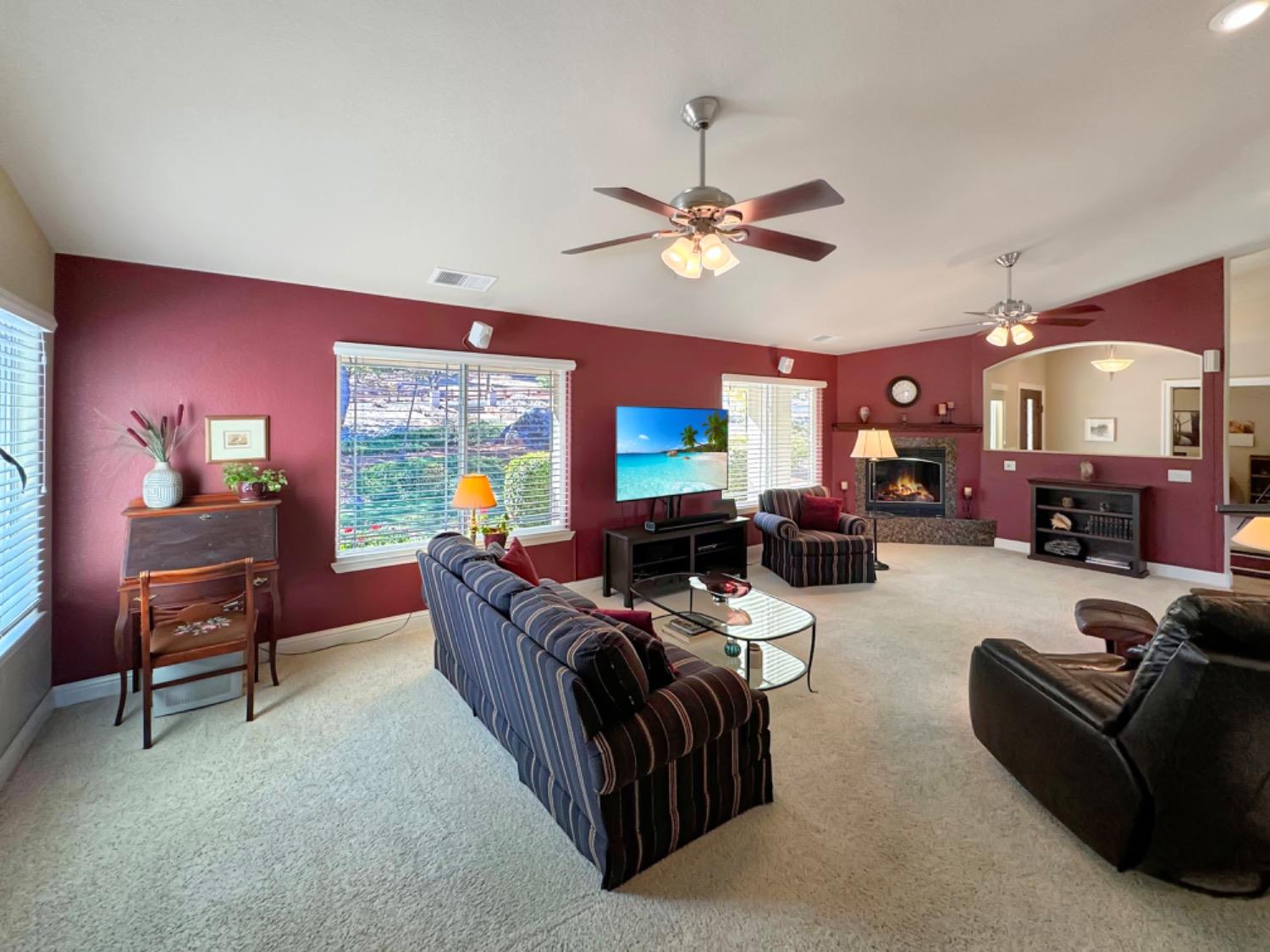 Detail Gallery Image 13 of 38 For 4062 Helen Ln, Auburn,  CA 95602 - 4 Beds | 2 Baths