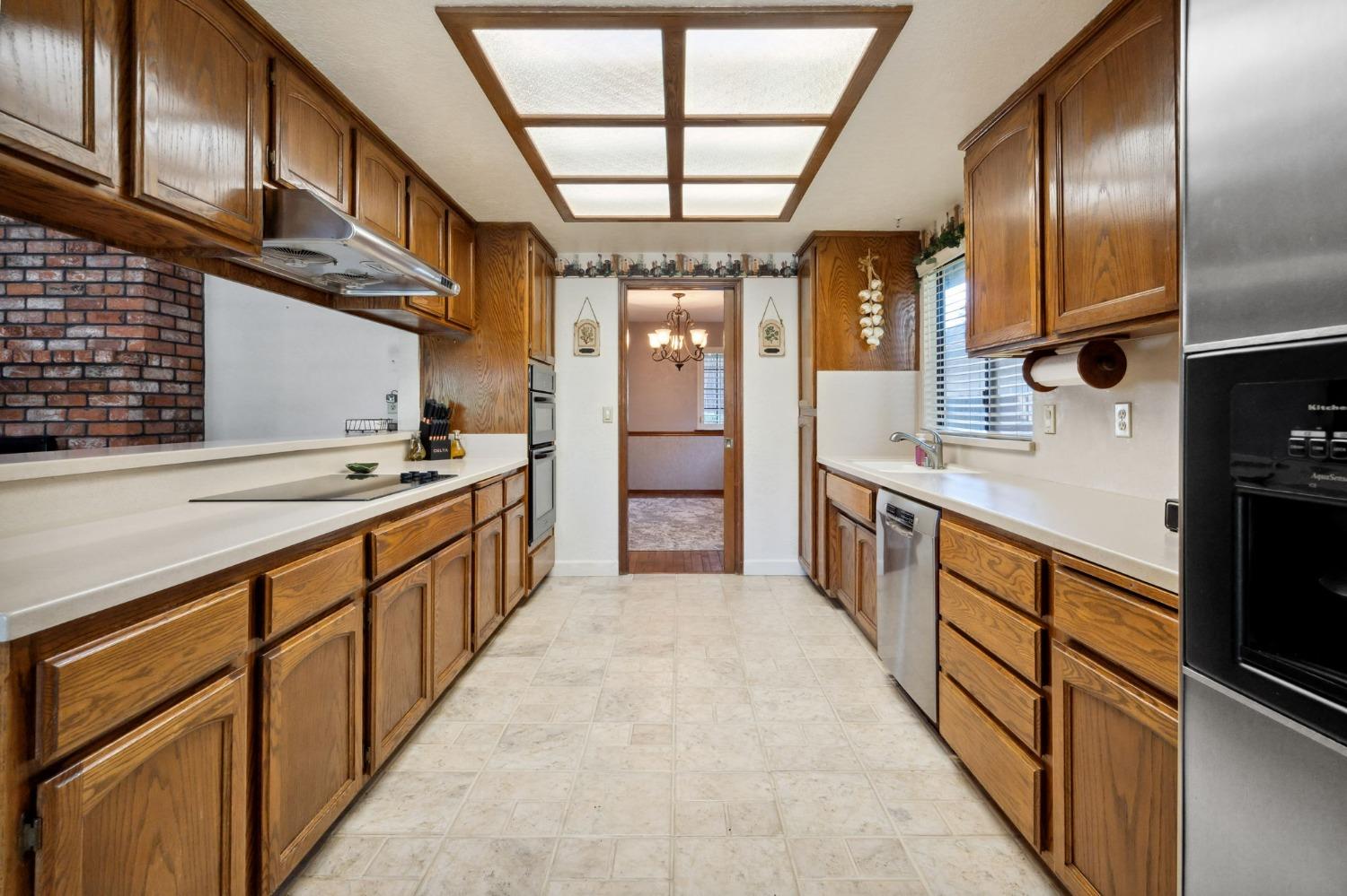 Detail Gallery Image 15 of 27 For 9 Cool River Ct, Sacramento,  CA 95831 - 3 Beds | 2/1 Baths