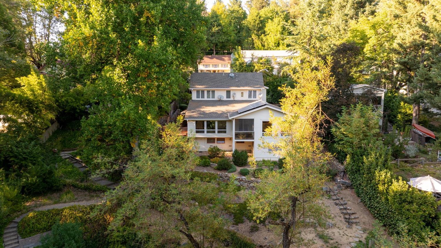 Detail Gallery Image 2 of 44 For 122 Grove St, Nevada City,  CA 95959 - 2 Beds | 2/1 Baths