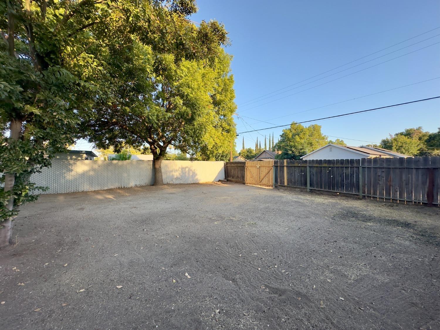 E Grant Avenue, Fresno, California image 4