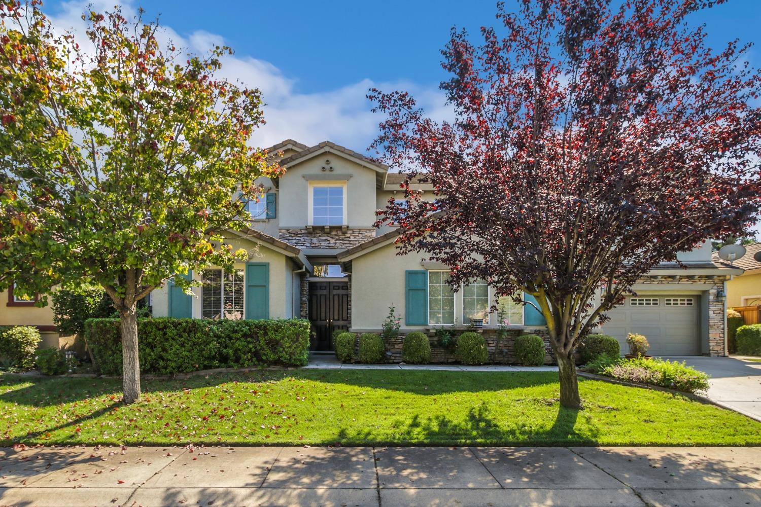 Detail Gallery Image 1 of 51 For 5090 Monetta Ln, Sacramento,  CA 95835 - 5 Beds | 3 Baths