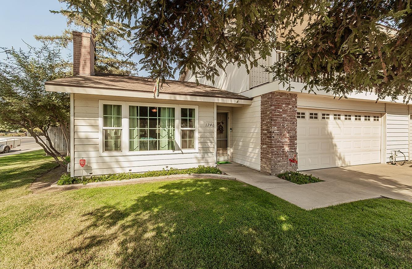 Detail Gallery Image 1 of 1 For 1246 Whispering Pines Ct, Visalia,  CA 93277 - 3 Beds | 1/2 Baths