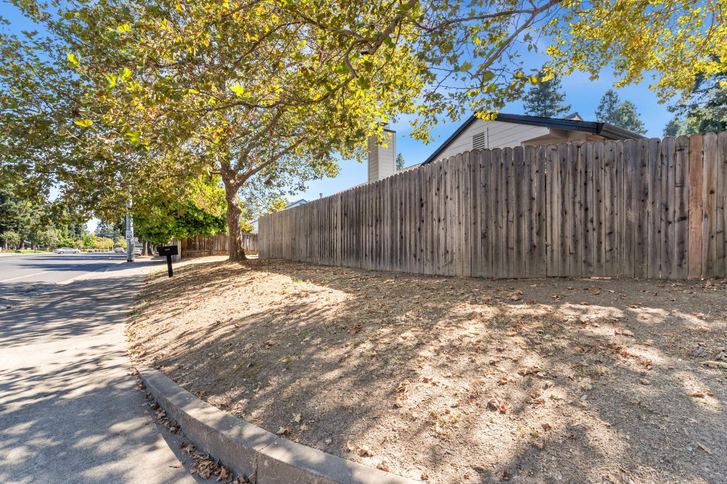 Detail Gallery Image 22 of 22 For 1930 San Juan Rd, Sacramento,  CA 95833 - 2 Beds | 2 Baths