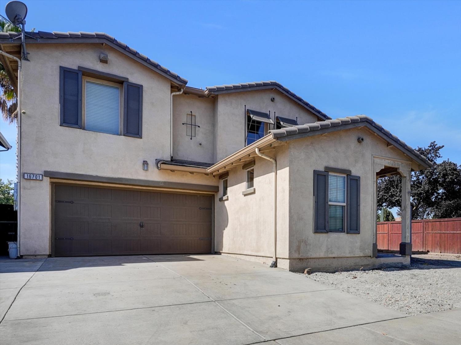 Detail Gallery Image 1 of 16 For 16701 English Country Trl, Lathrop,  CA 95330 - 3 Beds | 2/1 Baths