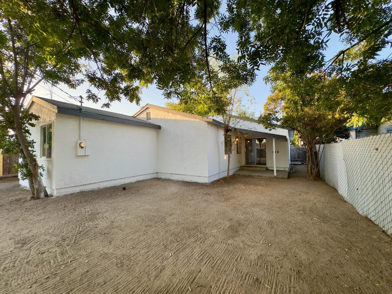 E Grant Avenue, Fresno, California image 7