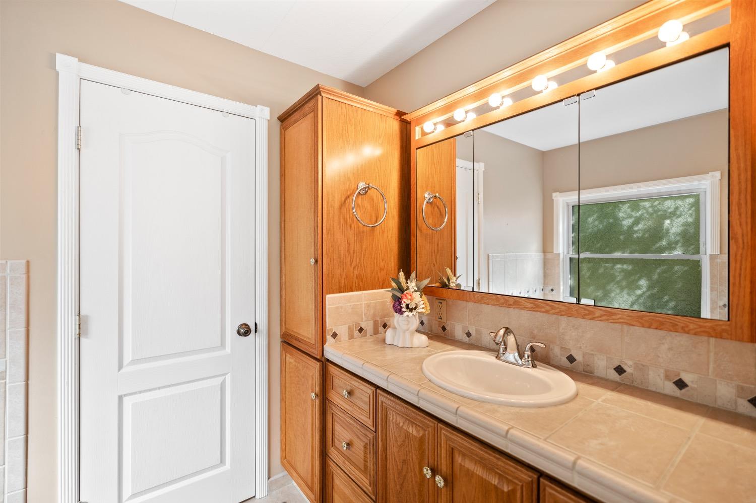 Detail Gallery Image 34 of 59 For 641 Parkstone Way, Folsom,  CA 95630 - 2 Beds | 2 Baths